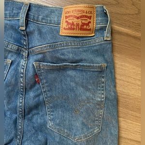 Levi’s Women’s Mile High Rise Skinny Jean